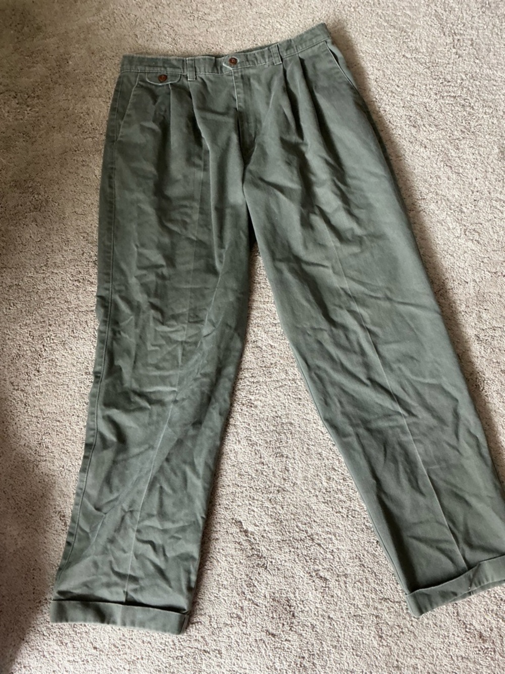 Men's Dockers  Casual Pleated Trousers in Olive Green EUC